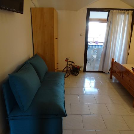 Christakos Apartments Vrasná 外观 照片